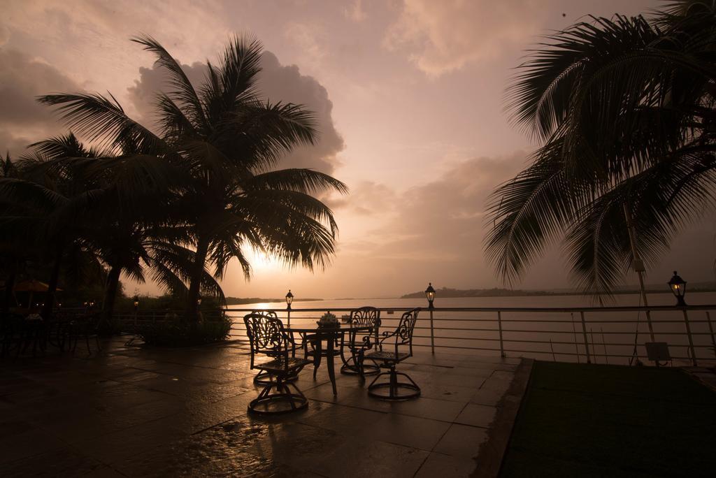 Deltin Palms Riverfront Panaji Exterior photo