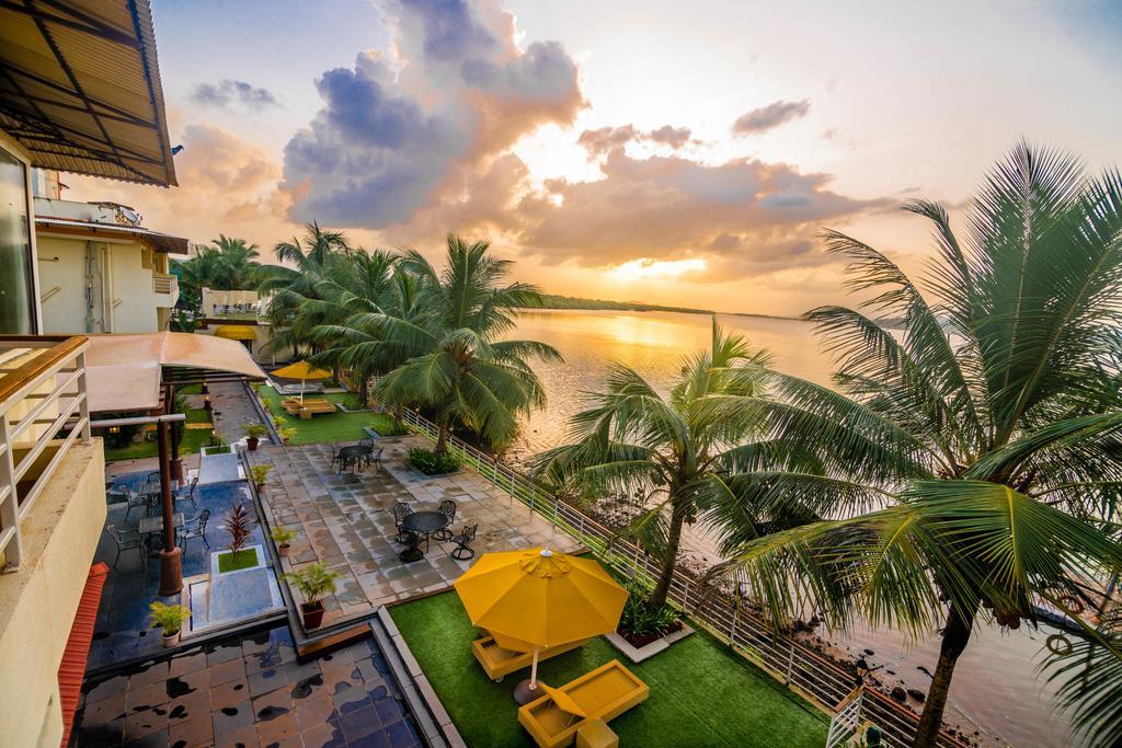 Deltin Palms Riverfront Panaji Exterior photo